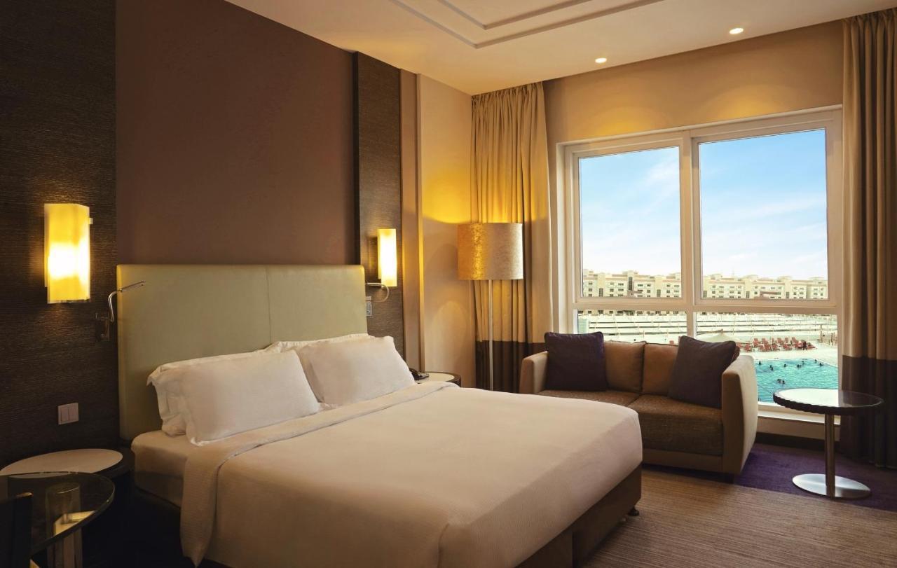 Four Points By Sheraton Al Ajn Exteriér fotografie A room at the hotel