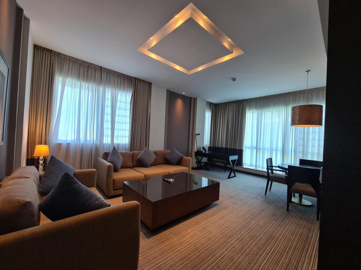Four Points By Sheraton Al Ajn Exteriér fotografie A suite at the hotel