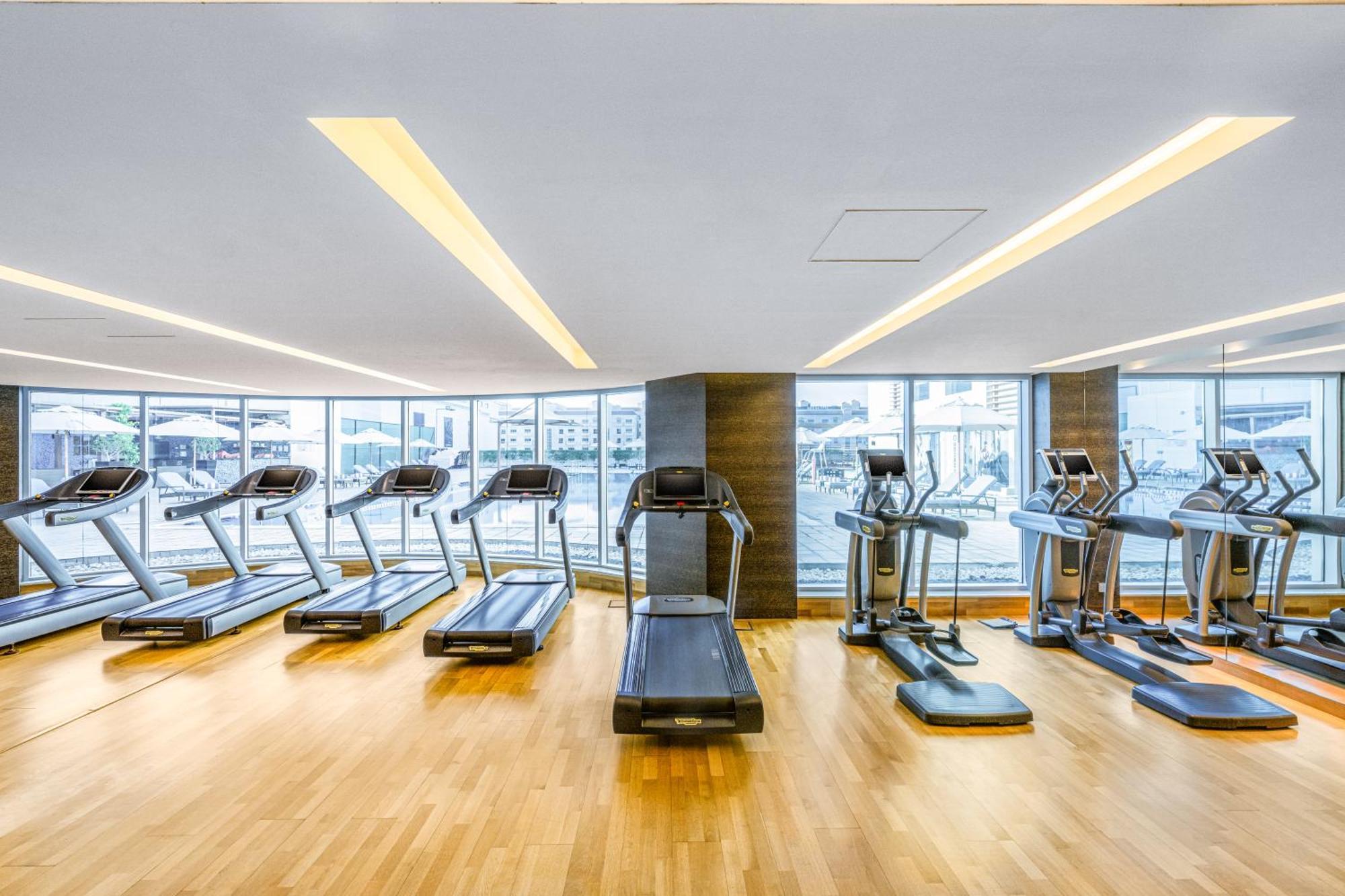 Four Points By Sheraton Al Ajn Exteriér fotografie The gym at the hotel