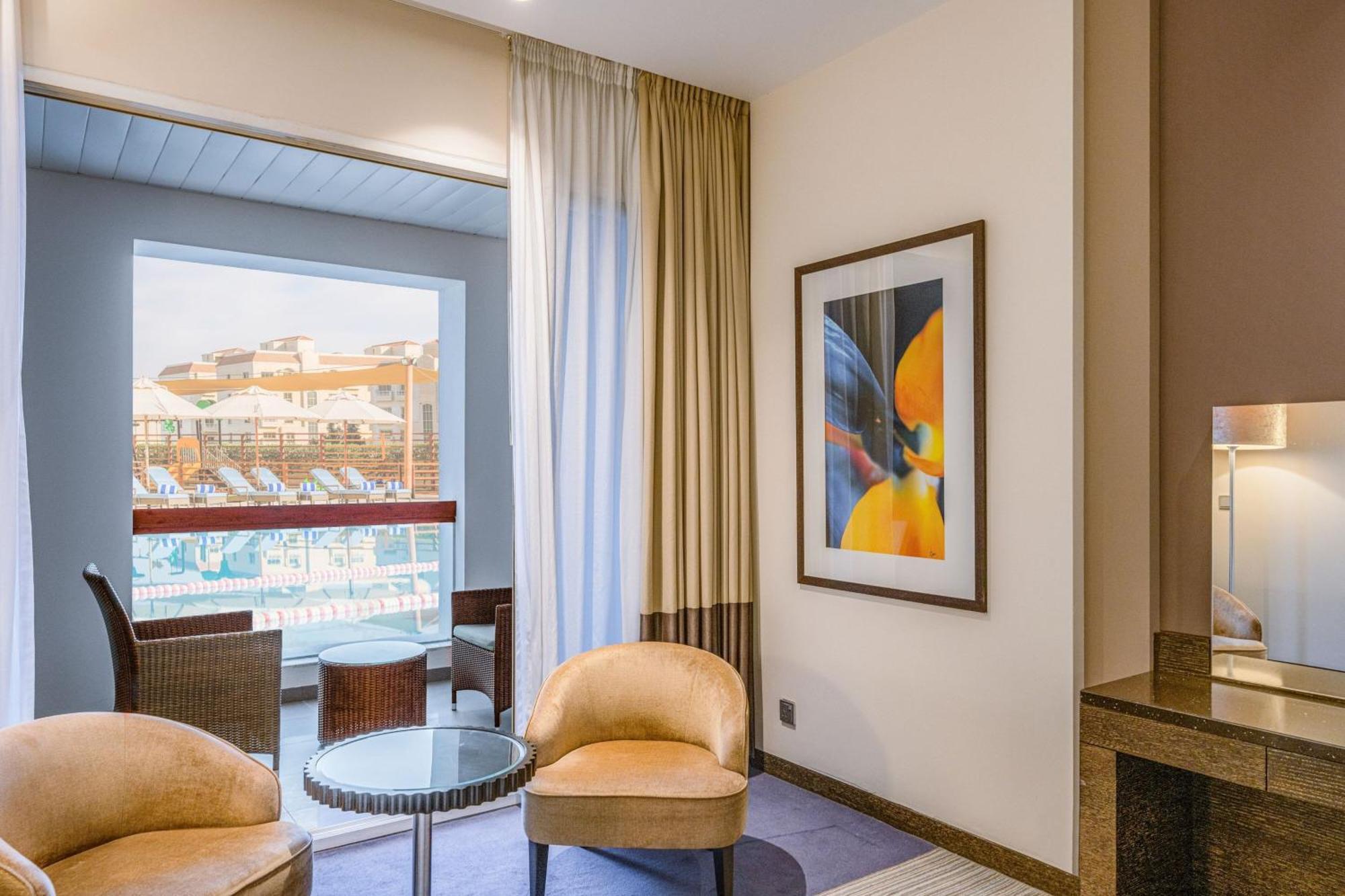 Four Points By Sheraton Al Ajn Exteriér fotografie A room at the hotel