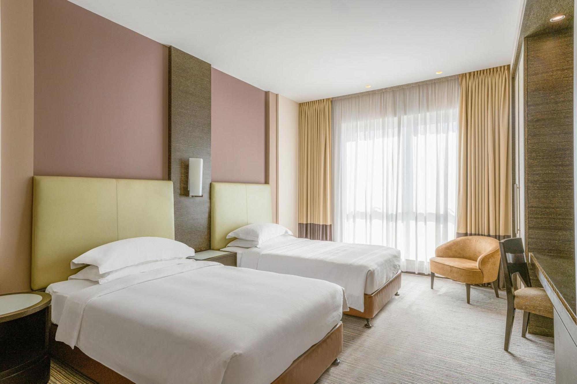 Four Points By Sheraton Al Ajn Exteriér fotografie