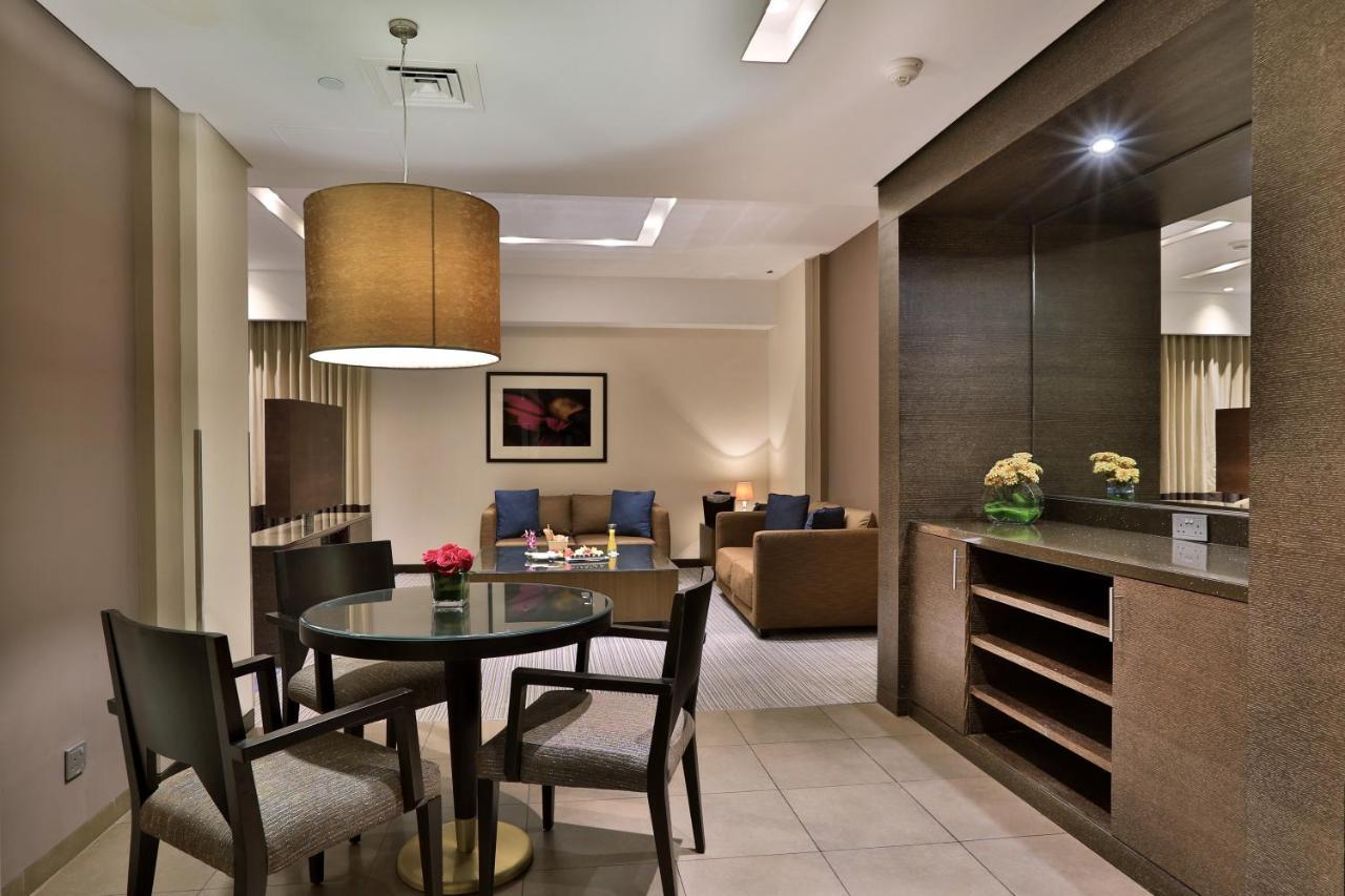 Four Points By Sheraton Al Ajn Exteriér fotografie A suite at the Taj Mahal Palace, Mumbai